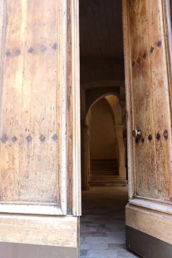 Uzes, Au Coeur Du Centre Medieval La Boussole D'Uzes, Appartement De Caractere Du XVII -Eme Siecle Bagian luar foto